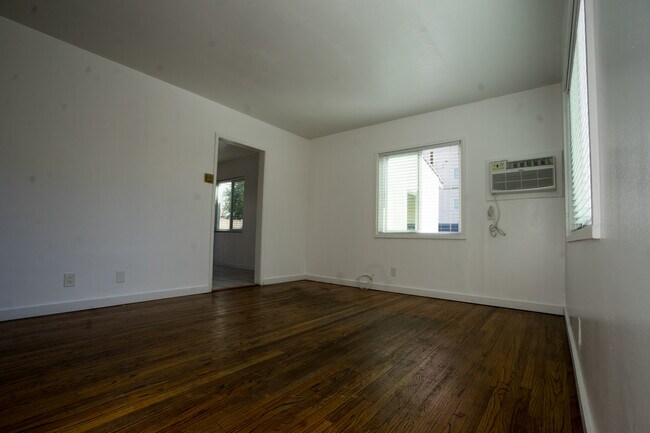 Living room - 5614 Auckland Ave