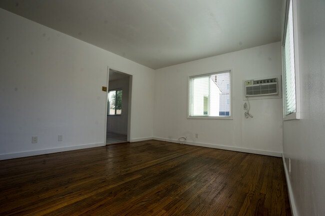 Living room - 5614 Auckland Ave