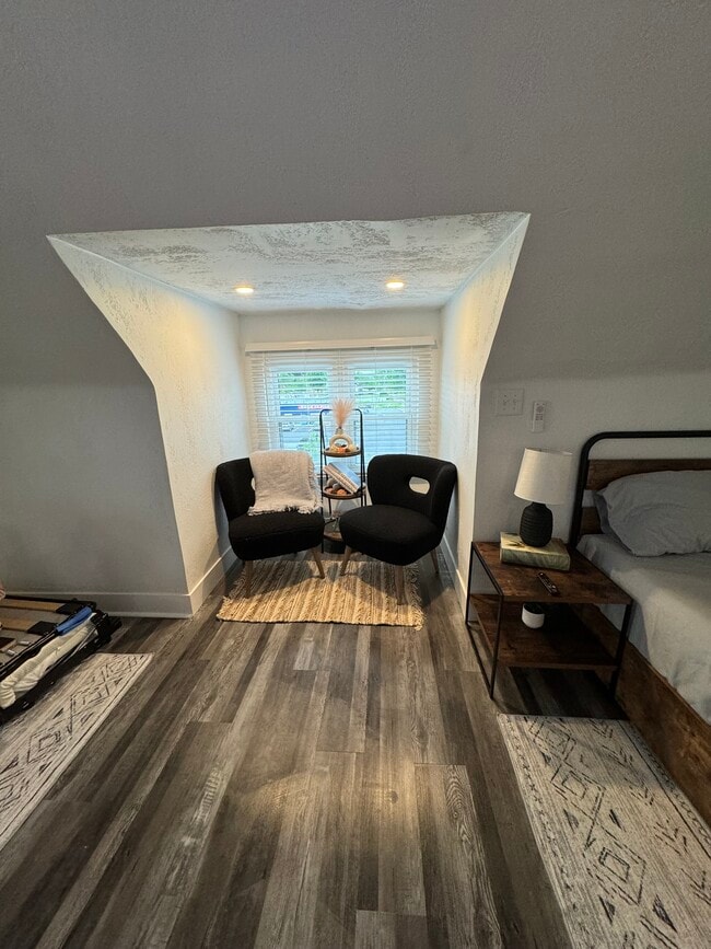 Building Photo - 664 New Castle Road