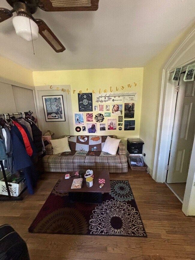 Foto del edificio - 703 W High St