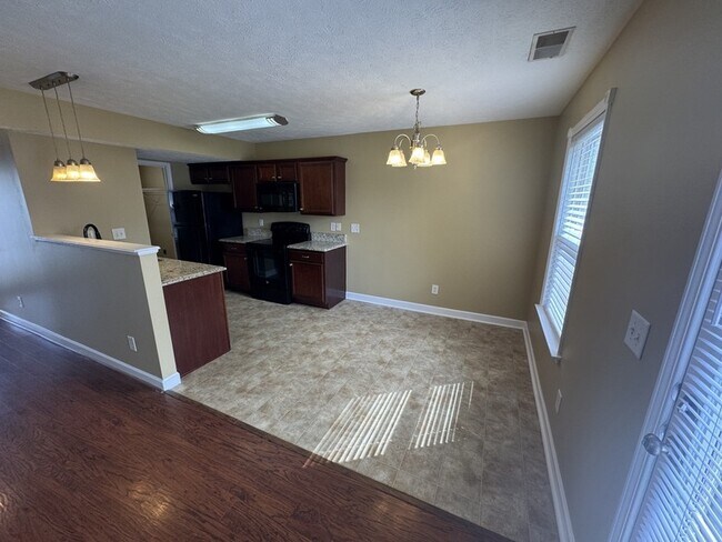 Building Photo - 915 Tapoco Ct