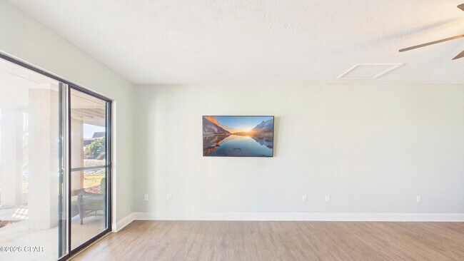 Foto del edificio - 301 Lullwater Dr