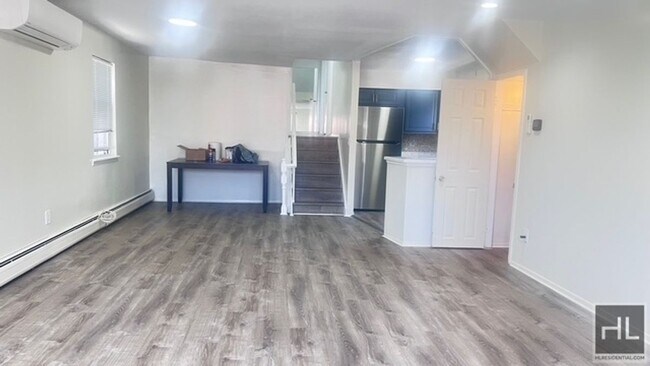 Foto del edificio - NEWLY RENOVATED 2 BEDROOM/2 FULL BATHROOMS  AVENUE J, BROOKLYN, NEW YORK