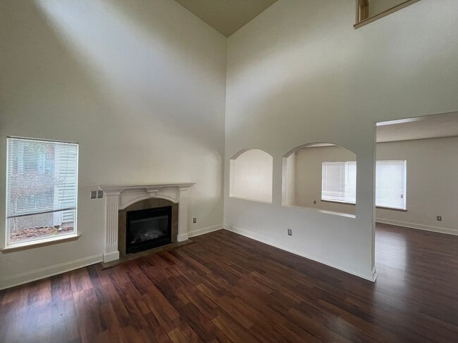 Building Photo - Perfect Home In a Perfect Location!