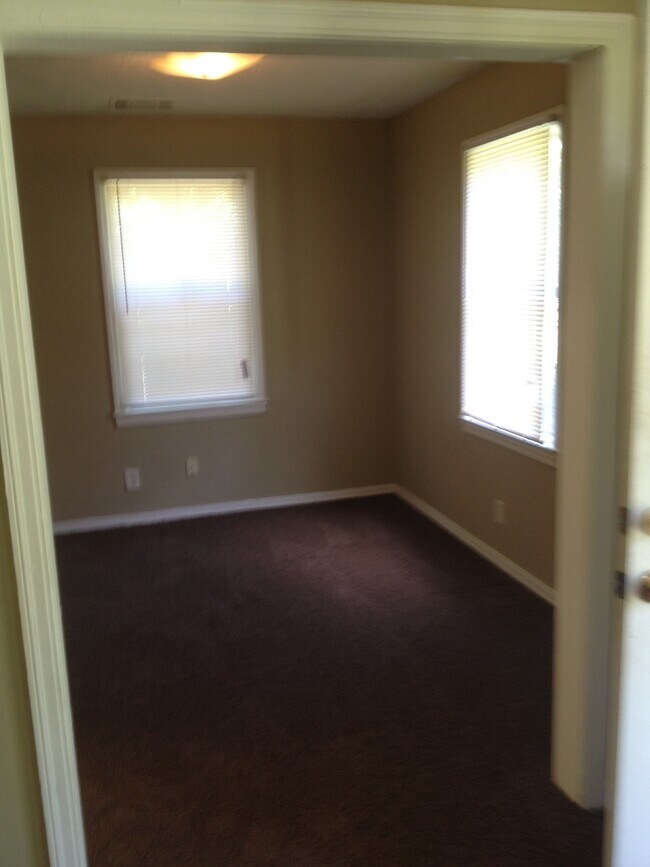 Building Photo - **AVAILABLE NOW**East Columbus 2 Bedroom / 1 Bathroom Home for Rent***