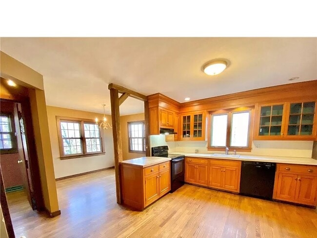 Kitchen - 1031 Howe Avenue