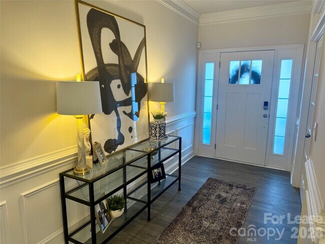 Foto del edificio - 1058 Thoroughbred Dr.