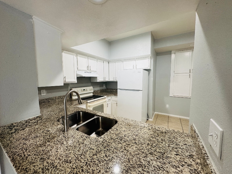 Foto principal - 8731 Village of Fondren Dr