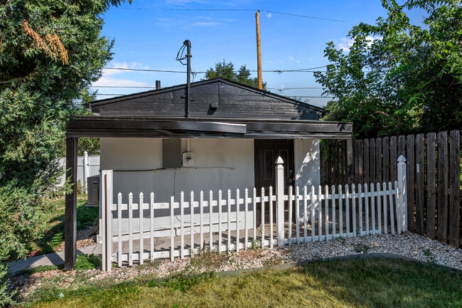 Building Photo - 760 Stuart St