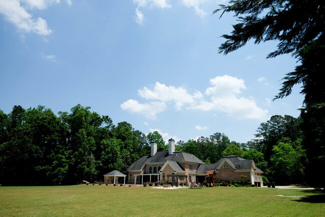 Building Photo - 2801 Spreading Oaks Dr NW