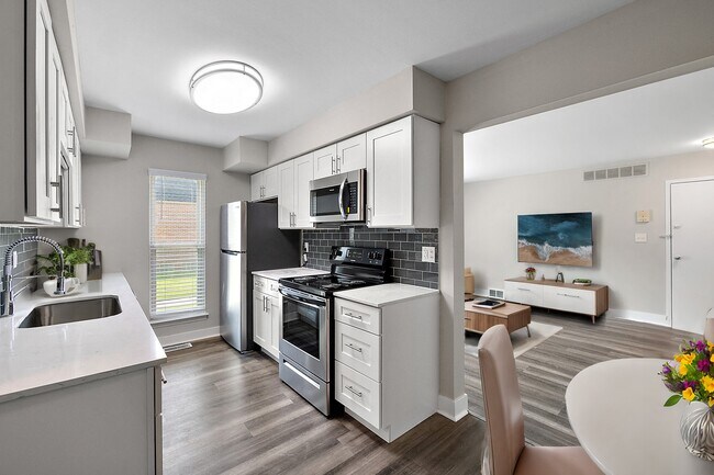 Foto del edificio - Greentrees Apartments - Riverview, MI