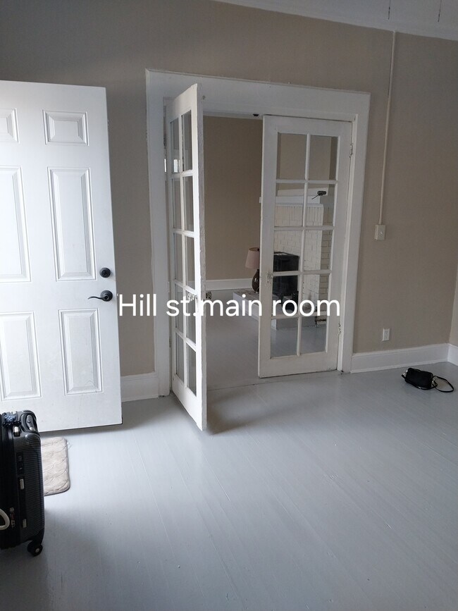 Main room - 489 Hill St SE