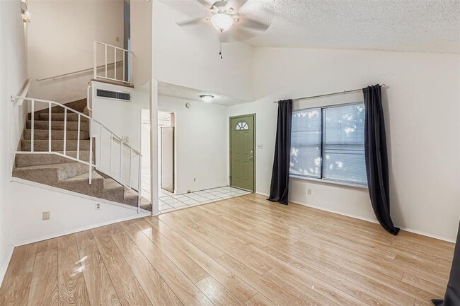 Foto del edificio - 9507 Quail Village Ln