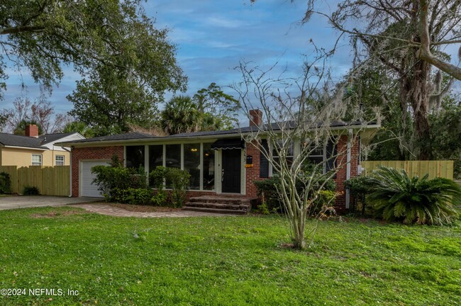 Building Photo - 4343 Pinewood Ave