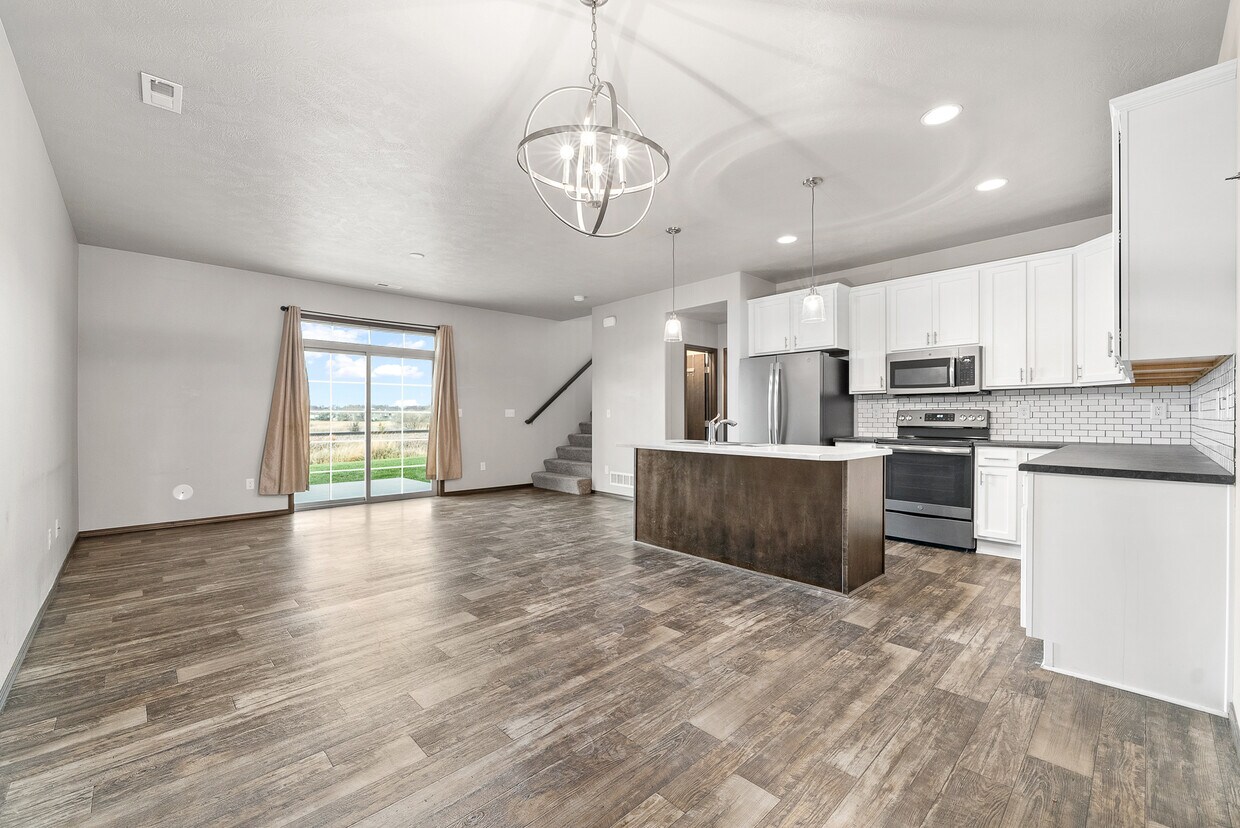 2502 E Meadowside Pl, Sioux Falls, SD 57108 Townhome Rentals in Sioux