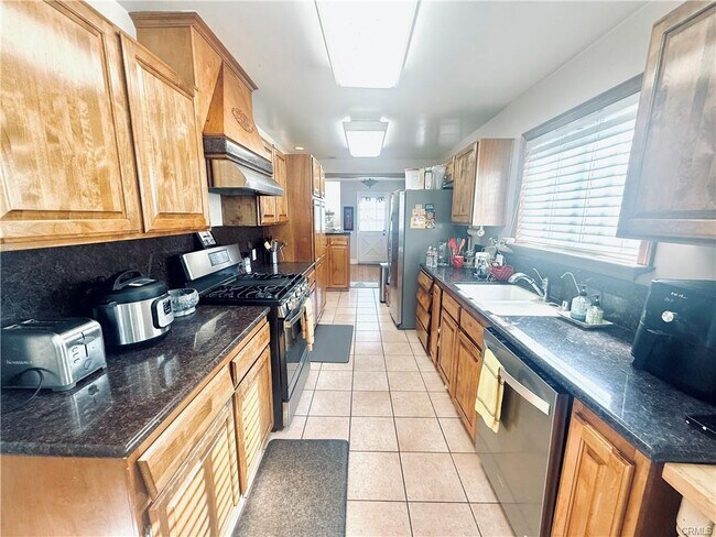 Foto del edificio - 4730 Carmelynn St