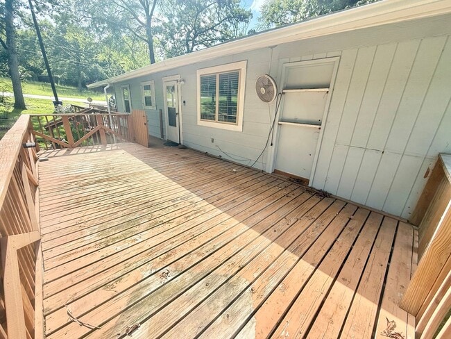 Building Photo - 22675 Lakeway Harbor Dr