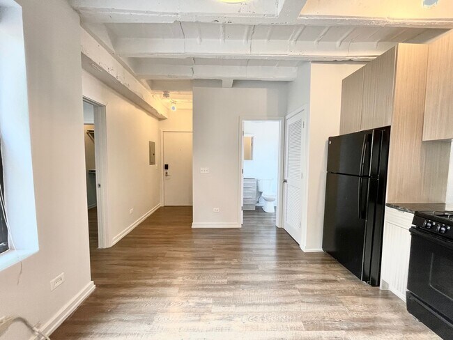 Building Photo - 5718 N Winthrop Ave