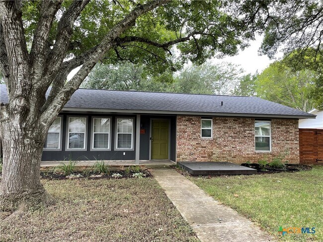 Building Photo - 1360 Poppy Ln