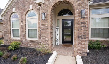 Building Photo - 2109 Mooncrest Dr