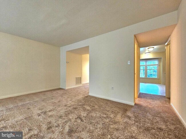 Foto del edificio - 4802 Treasure Ct