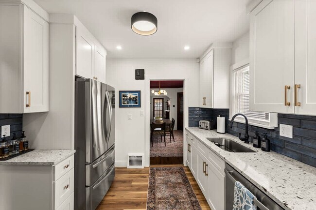 Foto del edificio - 4040 W 158th St