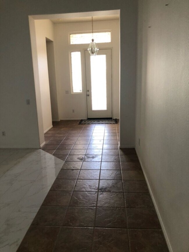 Building Photo - Gorgeous single story pool home with views...