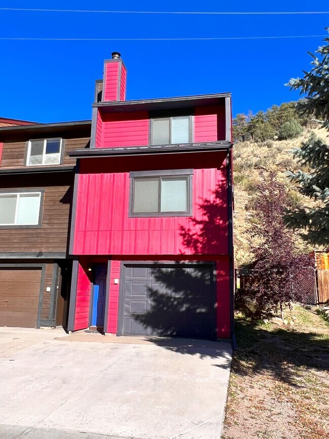 Building Photo - 3316 Riverside Dr
