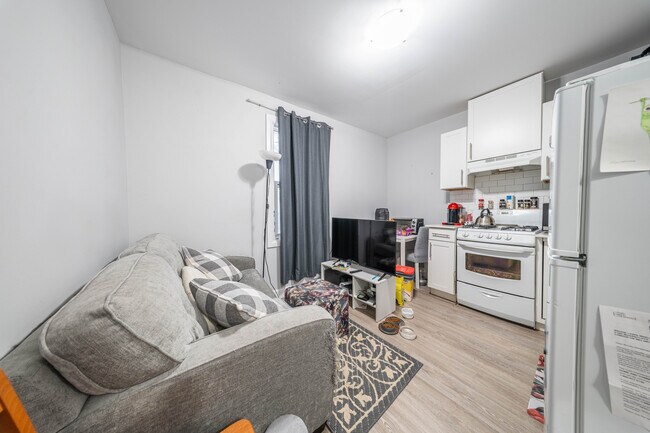Photo du bâtiment - 382 Wharncliffe Rd S