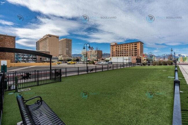 Building Photo - 1 Bedroom 2 Bathroom with Bonus room area!...