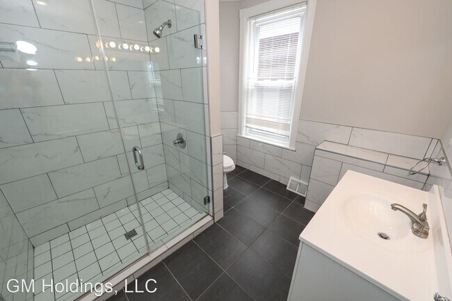 Building Photo - 3 br, 1.5 bath House - 1233 E Venango St