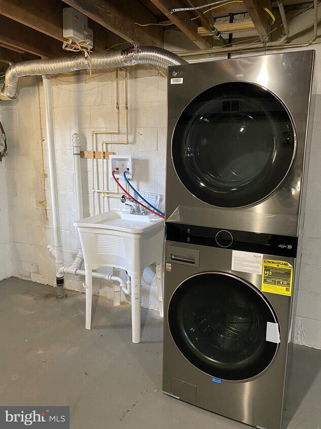 910 Foxwood Ln, Essex, MD 21221 Townhome Rentals in Essex MD