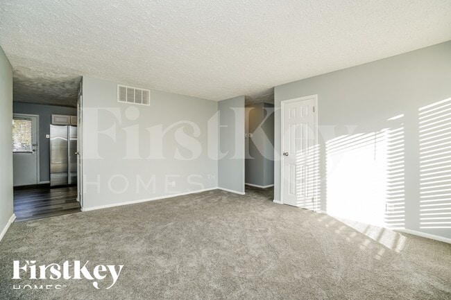 Building Photo - 614 Palace Ln