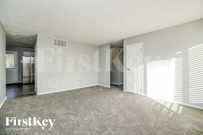 Foto del edificio - 614 Palace Ln