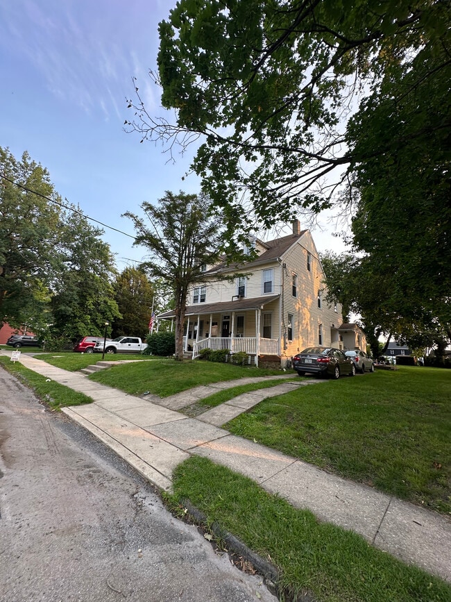 Foto del edificio - 114 Rosemont Ave