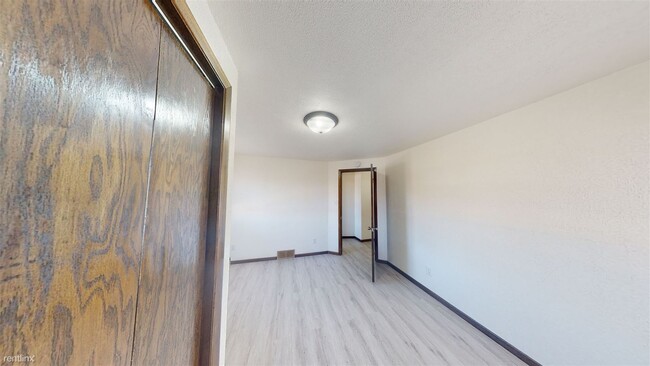 Building Photo - 3 br, 1.5 bath House - 509 N 10th St