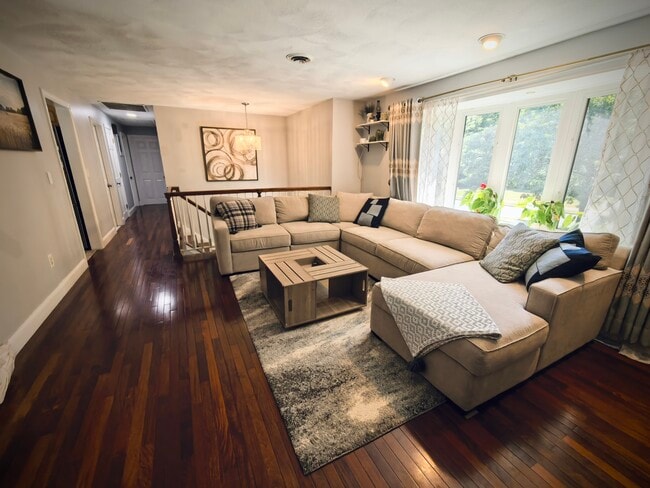 Living room - 22 Howard Farm Rd