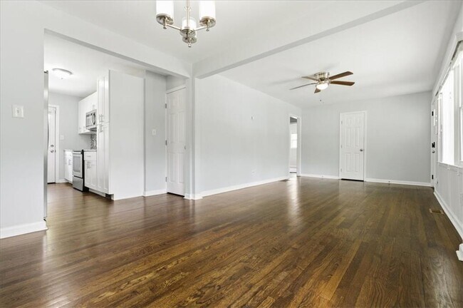 Foto del edificio - 2705 Lincoln Ct NW