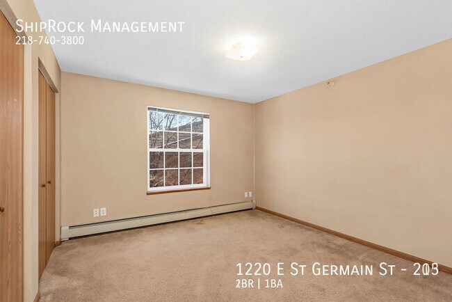 Foto del edificio - 1220 E St Germain St