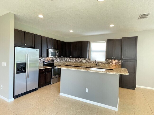 Building Photo - Must See 3 Bedroom 2.5 Bath Home in Greate...