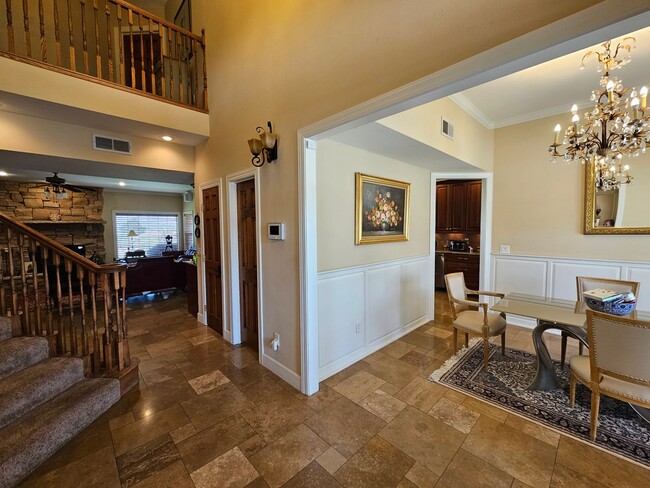 Foto del edificio - Executive 4 Bedroom-3.5 Bath Home with Solar