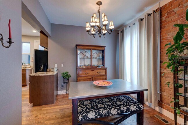 Building Photo - 920 E 24th Ave