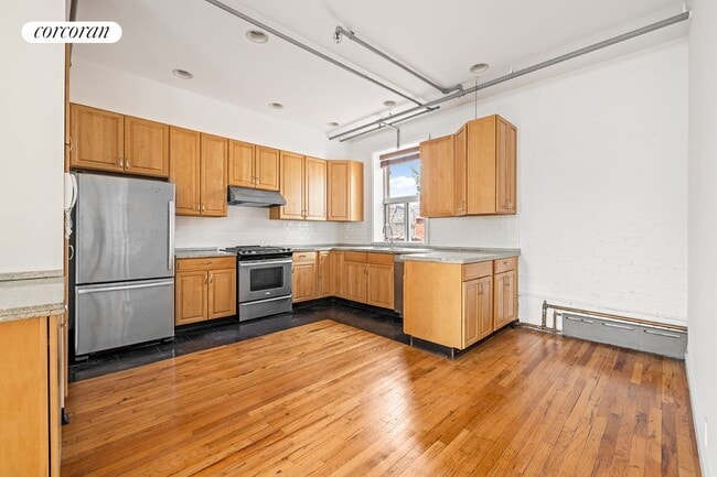 Building Photo - 405 E 13th St