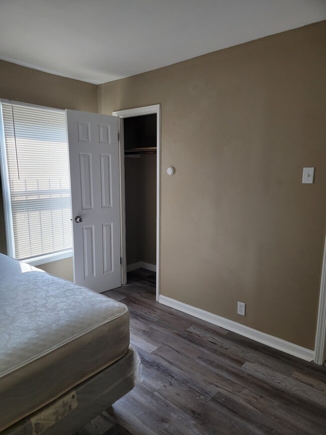 Building Photo - 857 Nassau Dr