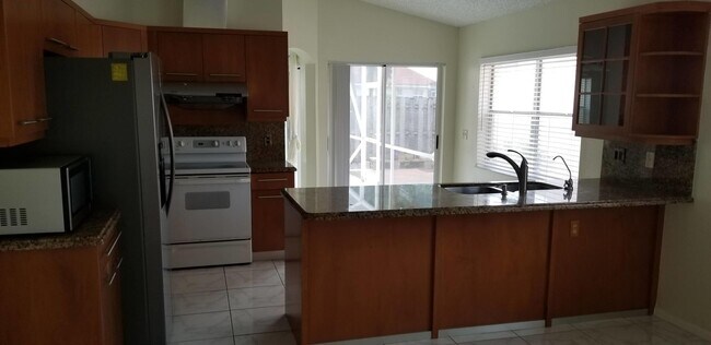 Building Photo - 10780 Cypress Lake Ter
