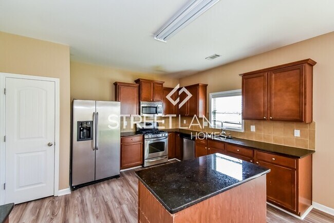 Foto del edificio - NOW OFFERING FIRST FULL MONTH FREE AND $60...