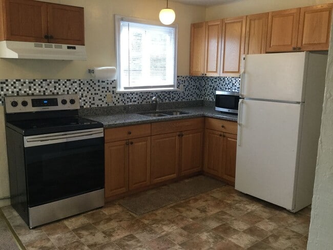 Building Photo - 801 Pecks Dr