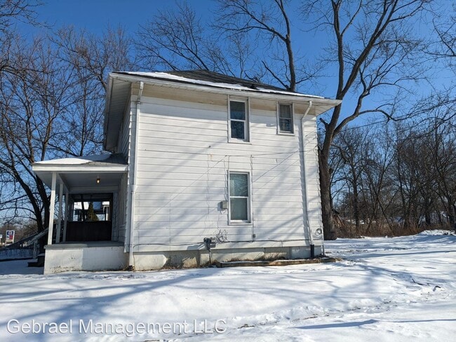 Building Photo - 3 br, 1 bath House - 2931 W Court St