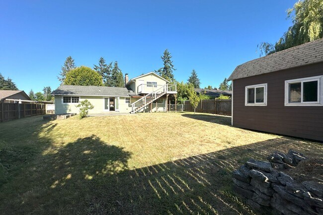 Building Photo - Bright and spacious 5bd 2 ba house in Edmo...