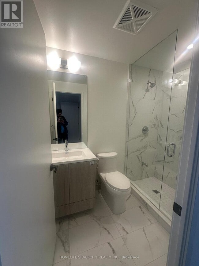 Photo du bâtiment - 8 Interchange Wy